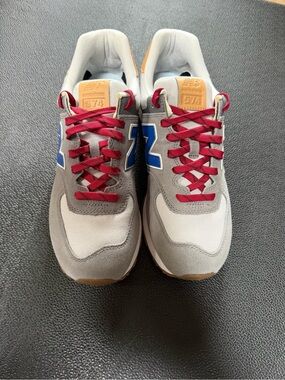 New Balance Gray Sneakers with Blue Logo and Red Laces